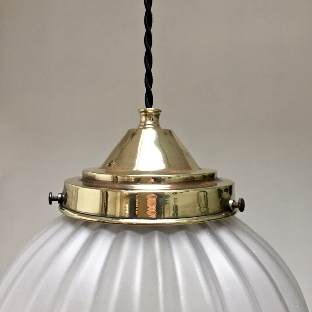 Paire-de-suspensions-boule-en-verre-sable-zoom-accroche_Maison_Liedekerke_maison-lk.jpeg