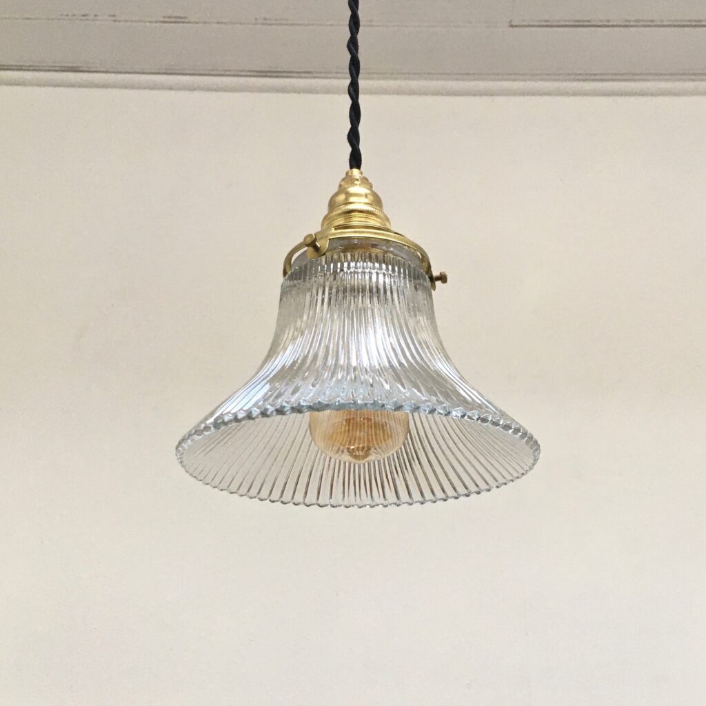 Paire-de-suspensions-verrerie-clochette_Maison_Liedekerke_maison-lk-3.jpeg