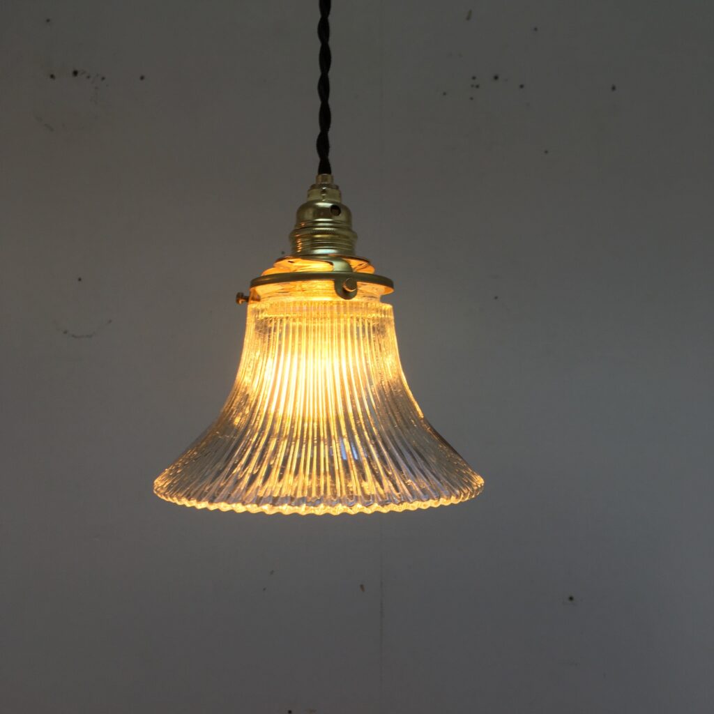 Paire-de-suspensions-verrerie-clochette_Maison_Liedekerke_maison-lk-6.jpeg