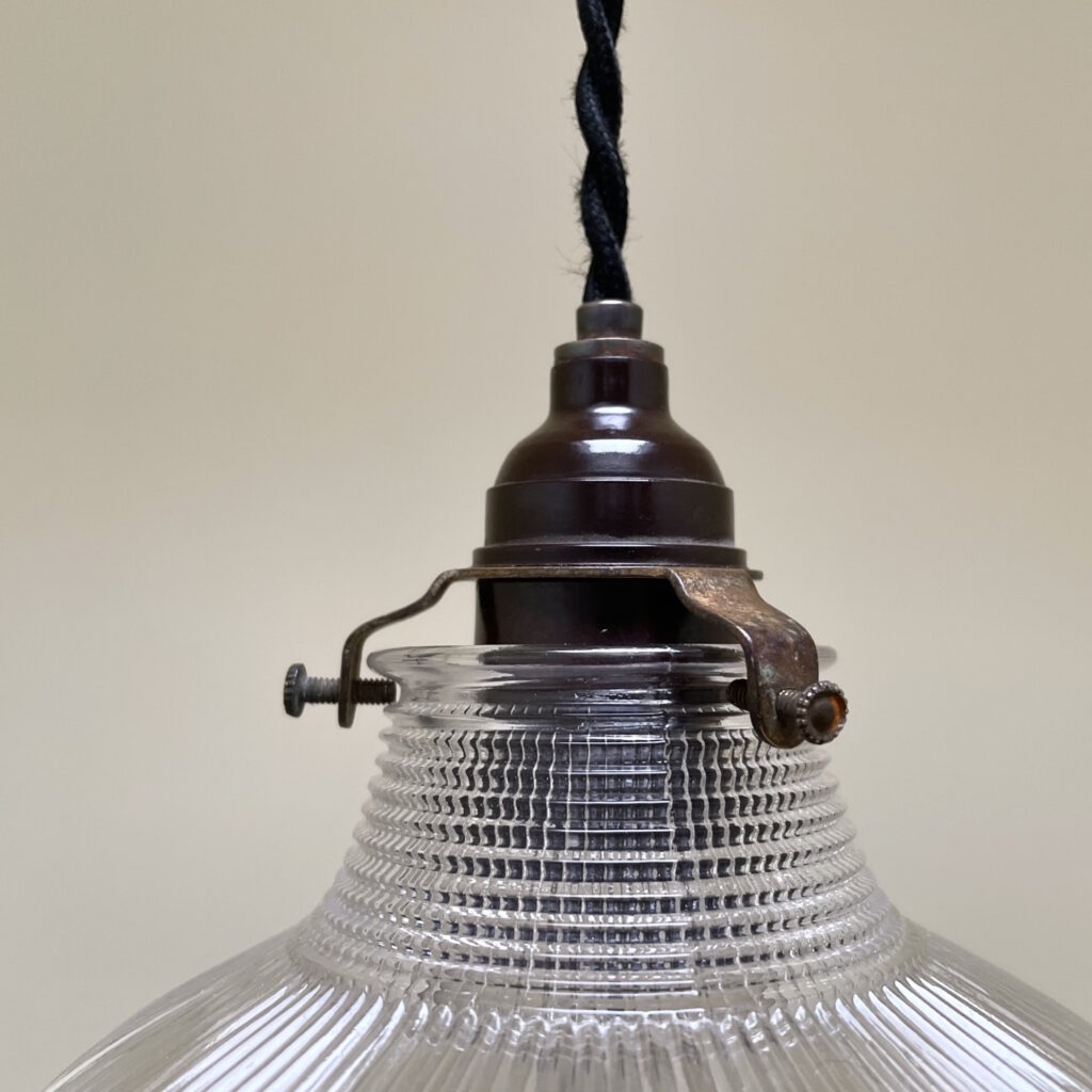 Petite_suspension_holophane_Maispon_Liedekerke_LK_3.jpeg