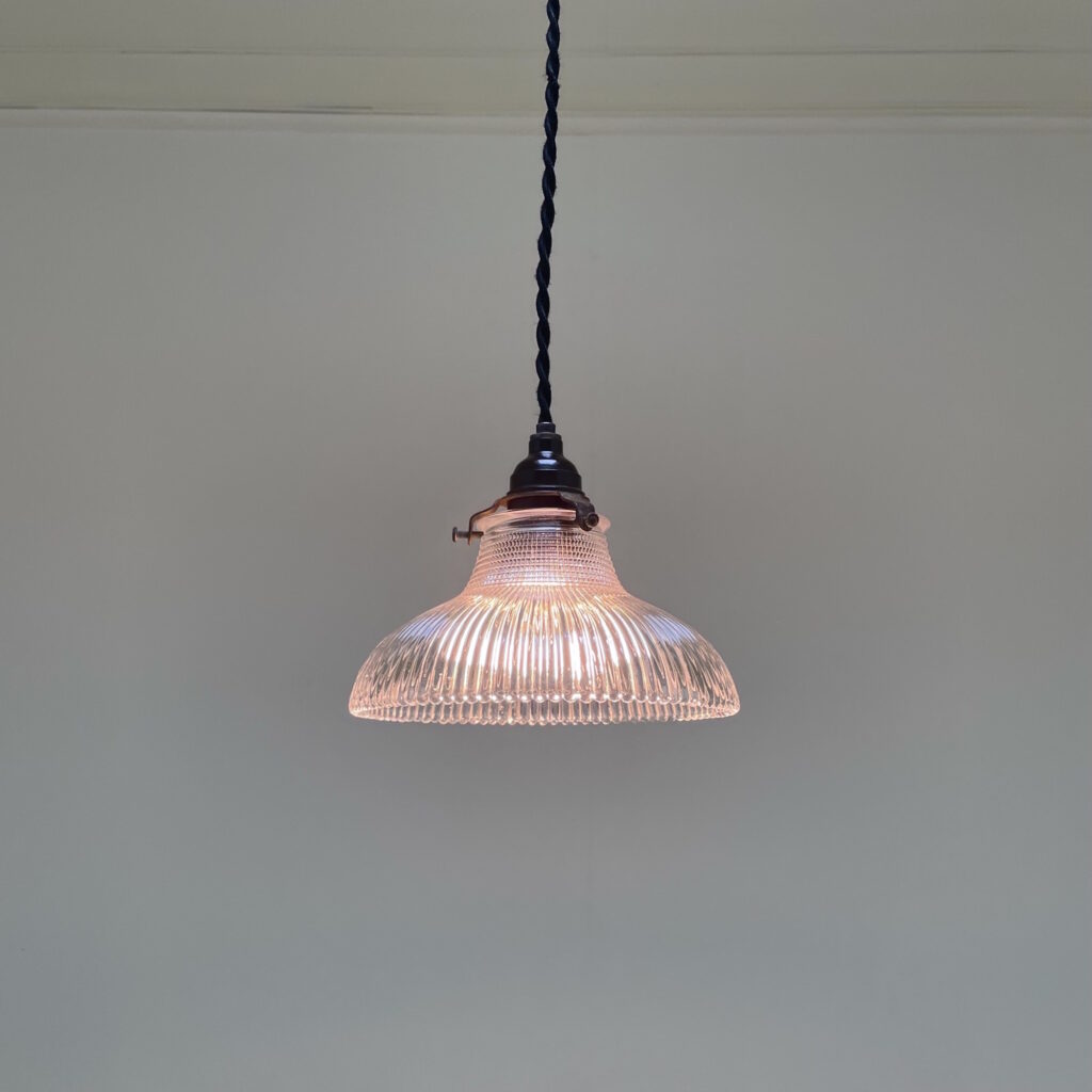 Petite_suspension_holophane_Maispon_Liedekerke_LK_4.jpeg