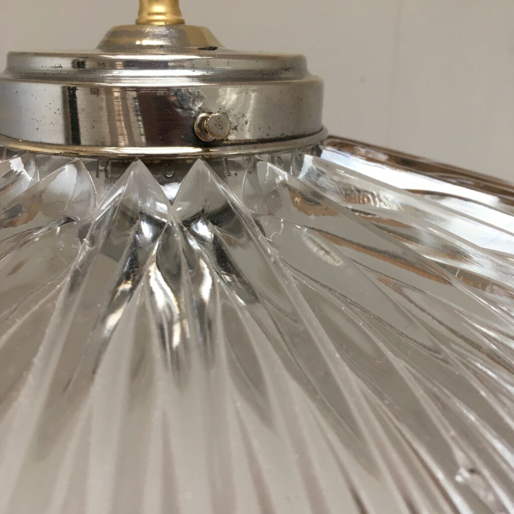 Suspension-Holophane-Verrerie-GM-detail-rosace-_Maison_Liedekerke_maison-lk.jpg