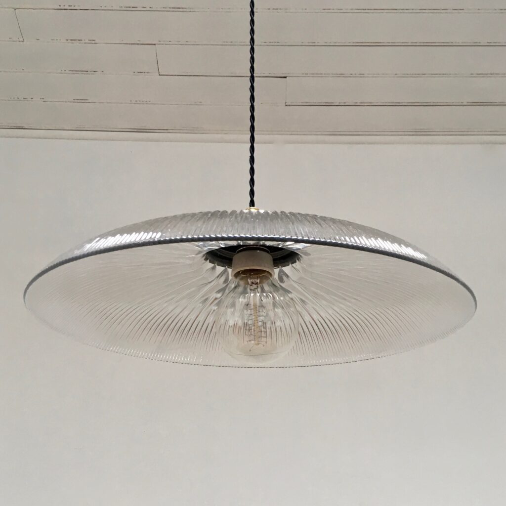 Suspension-Holophane-Verrerie-GM-vue-34-_Maison_Liedekerke_maison-lk.jpg