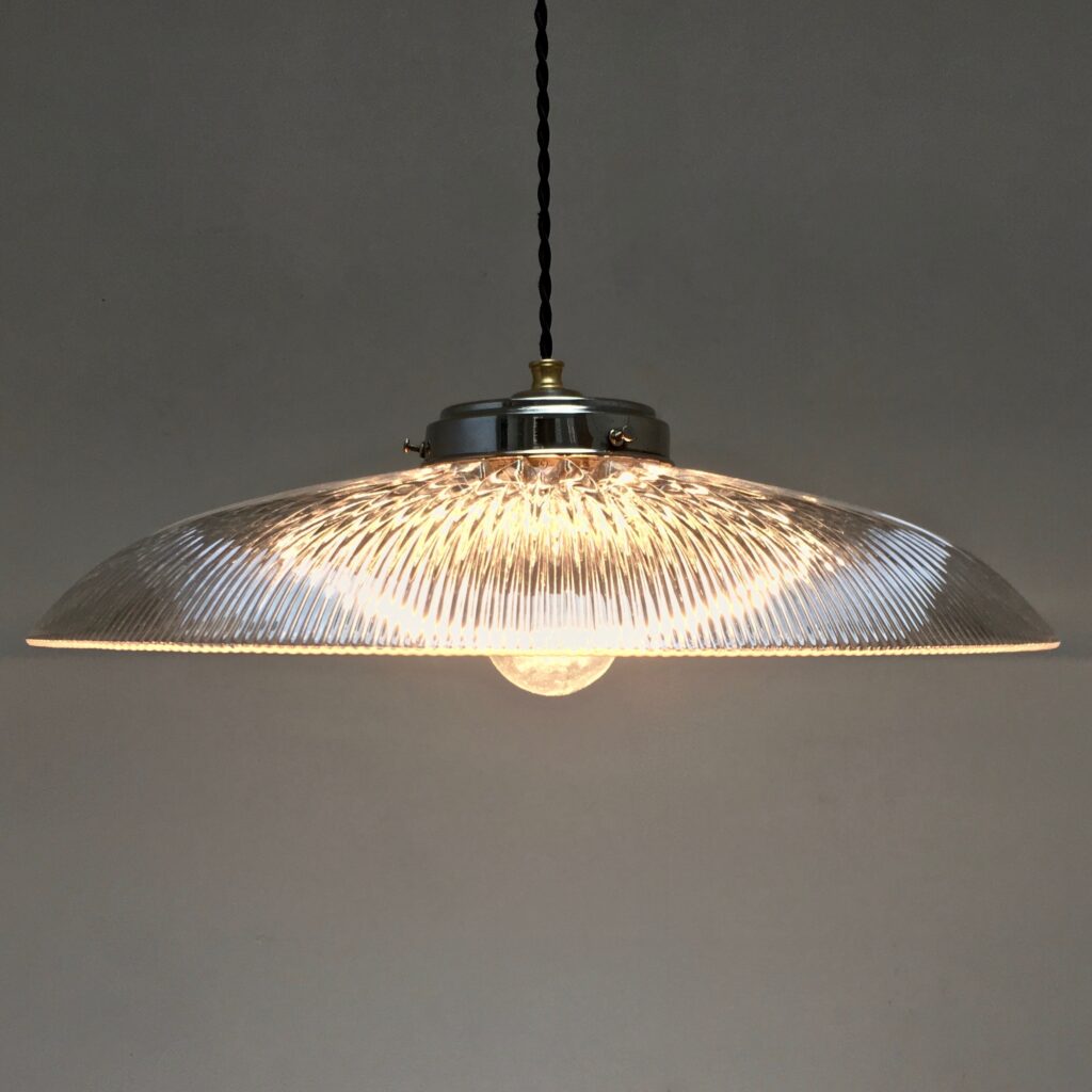 Suspension-Holophane-Verrerie-GM-vue-allumee-_Maison_Liedekerke_maison-lk.jpg