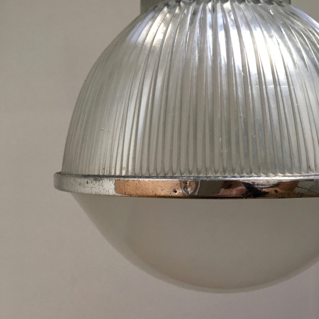 Suspension-Holophane-double-verre-zoom-jointure-verres_maison_liedekerke_maison-lk.jpg