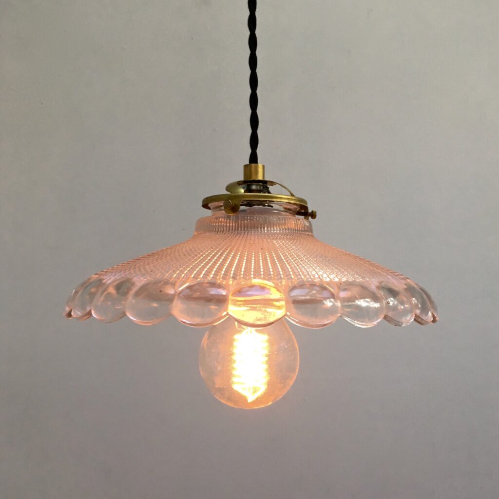 Suspension-Holophane-verrerie-vue-allumee-face_maison_liedekerke_maison-lk.jpg