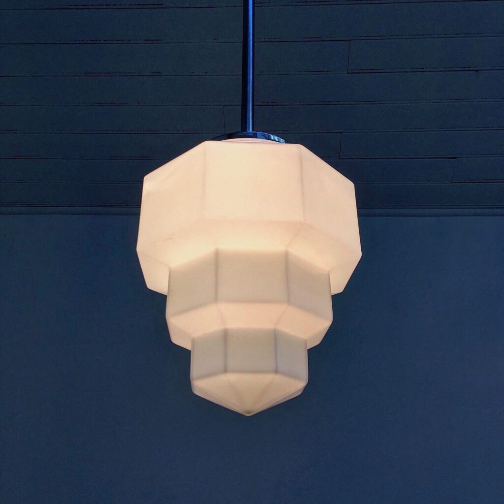 Suspension-Opaline-Skyscraper-vue-allumee_maison_liedekerke_maison-lk-.jpg