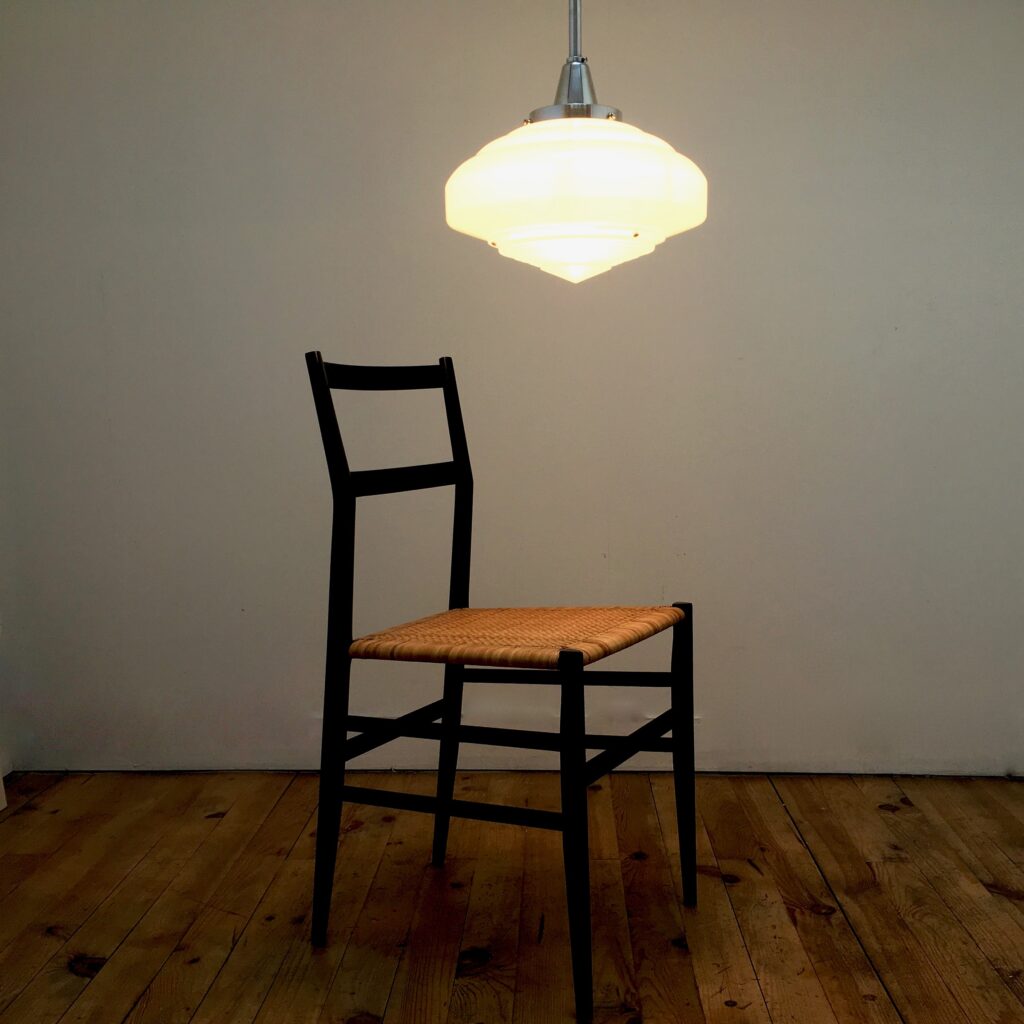 Suspension-holophane-opalinealu_sceno_Maison_Liedekerke_maisonLK-MLK5.jpg