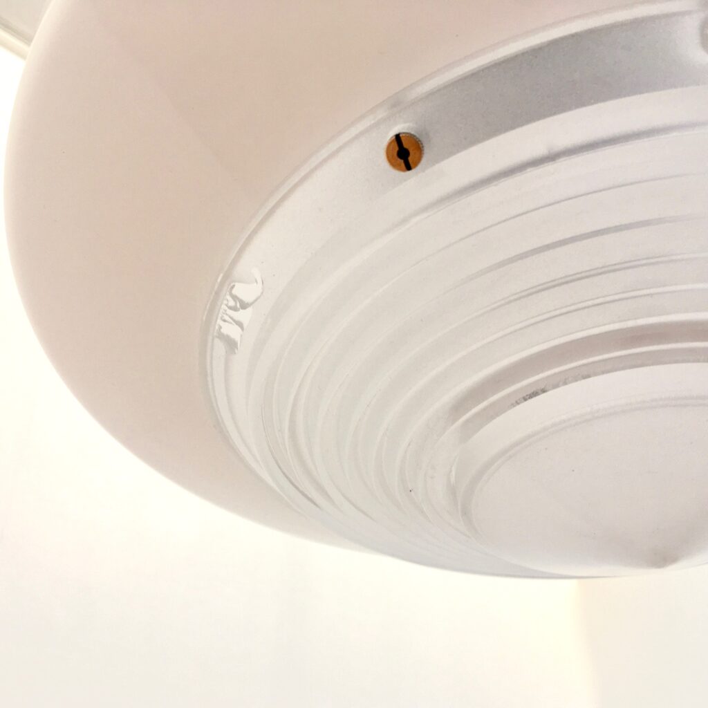 Suspension-holophane-opalinealu_vue-dessous_Maison_Liedekerke_maisonLK-MLK2.jpg