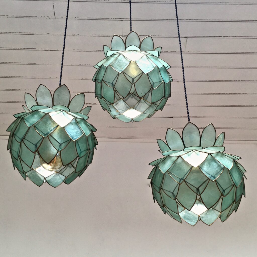 Suspension-nacre_-34_dessous_Maison_Liedekerke_maison-lk.jpg