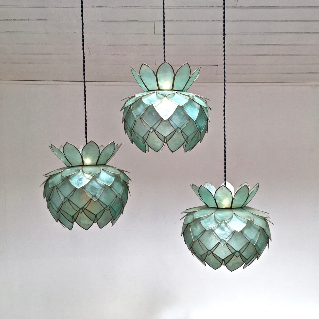 Suspension-nacre_-face_Maison_Liedekerke_maison-lk.jpg