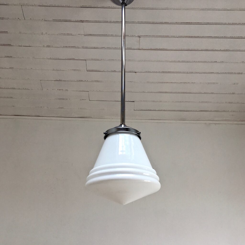 Suspension-opaline-conique-vue-ensemble_maison_liedkerke_maison-lk.jpg