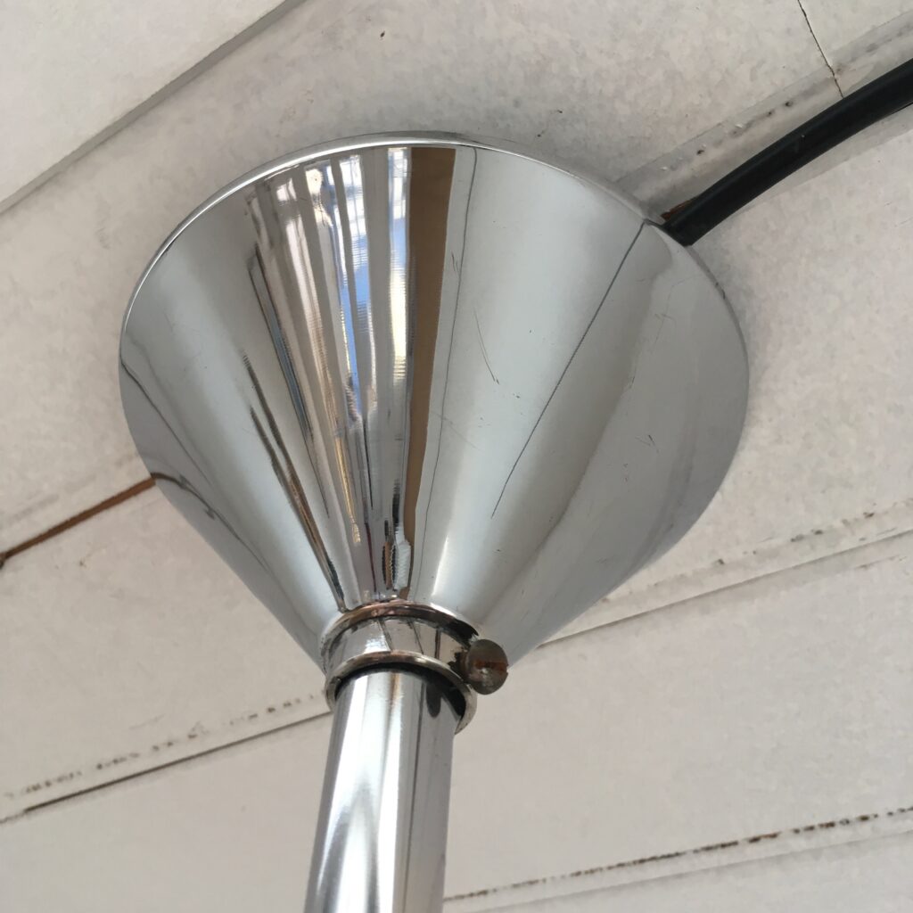 Suspension-opaline-conique-vue-fixation_maison_liedkerke_maison-lk.jpg