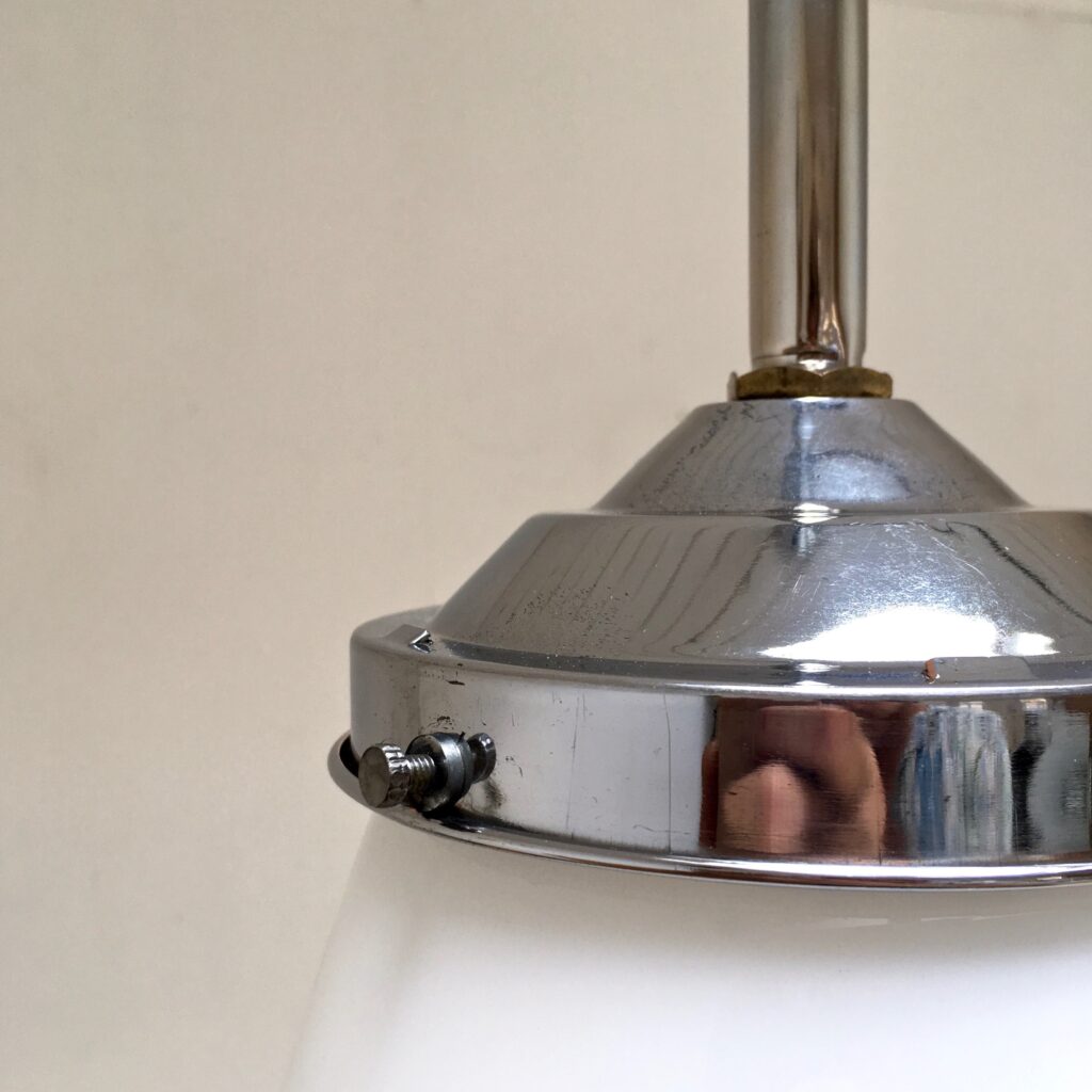 Suspension-opaline-conique-vue-rosace_maison_liedkerke_maison-lk.jpg