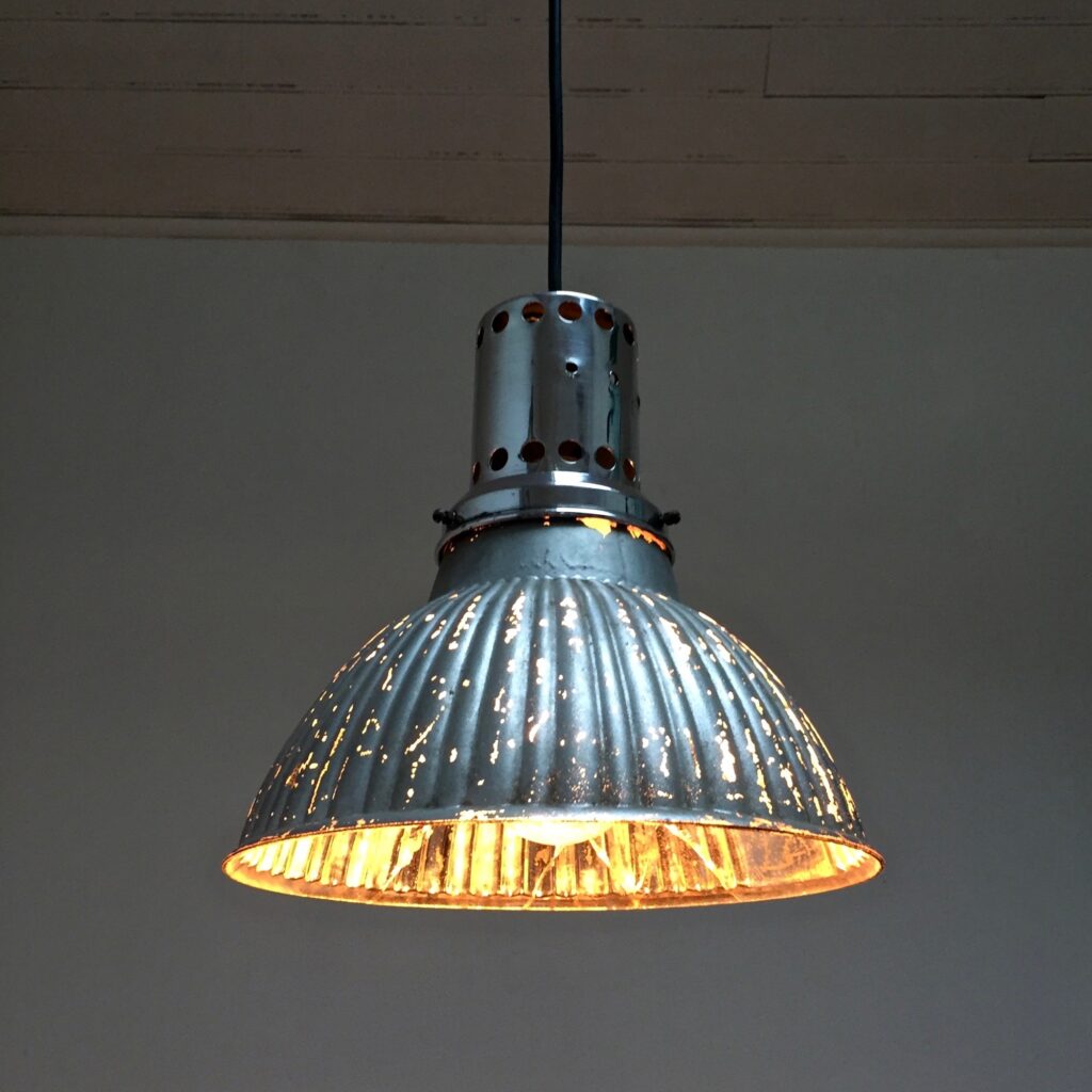 Suspension-verre-eglomise-34-allumee_Maison_Liedekerke_Maison-lk.jpeg