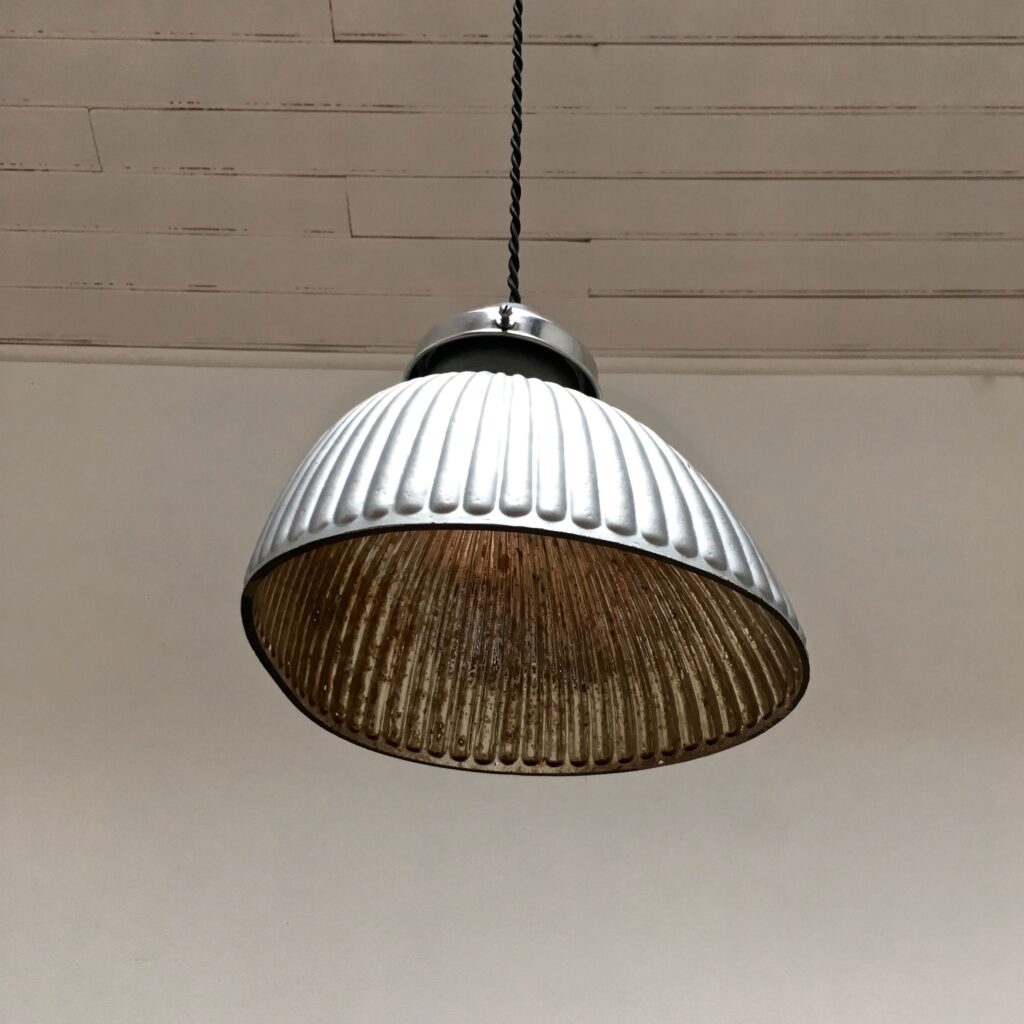 Suspension-verre-eglomise-grand-modele-vue-34-Maison_Liedkerke_maison-lk.jpg