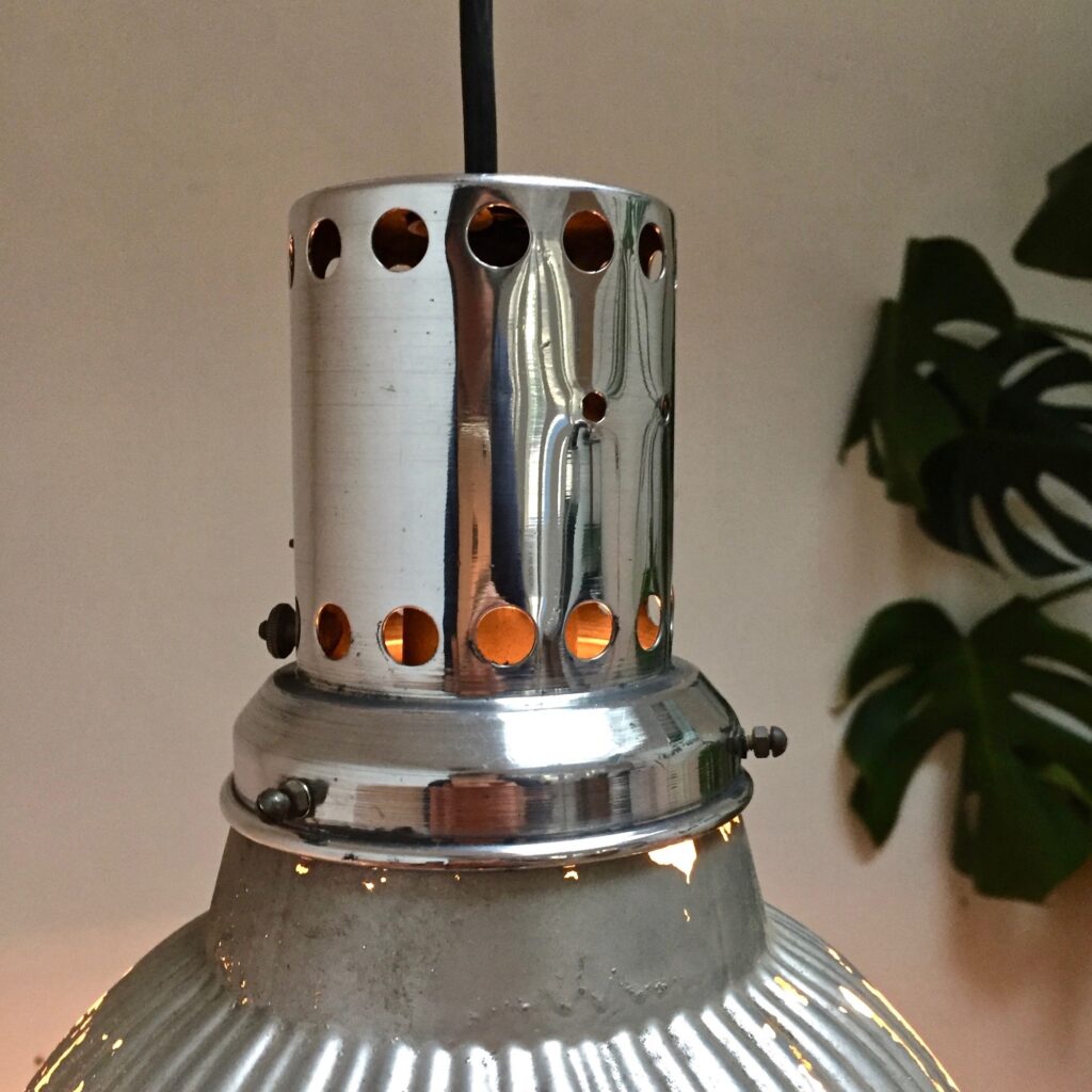 Suspension-verre-eglomise-zoom-accroche_Maison_Liedekerke_Maison-lk.jpeg
