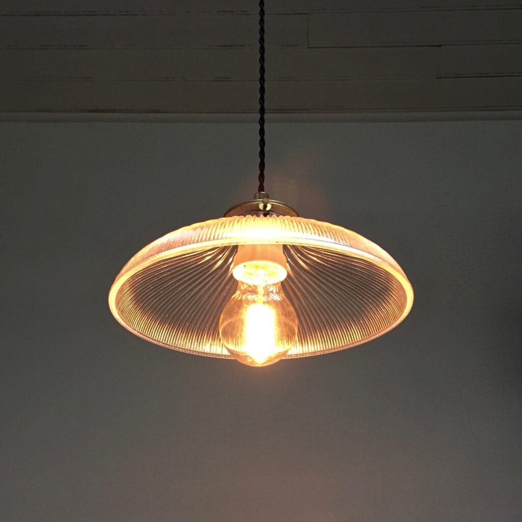 Suspension-verrerie-4-vue-34-allumee_Maison_Liedekerke_maison-lk.jpeg