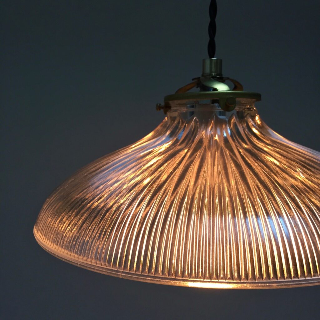 Suspension-verrerie-4-vue-dessus-allumee_Maison_Liedekerke_maison-lk.jpeg