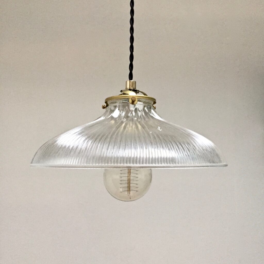 Suspension-verrerie-4-vue-profil_Maison_Liedekerke_maison-lk.jpeg