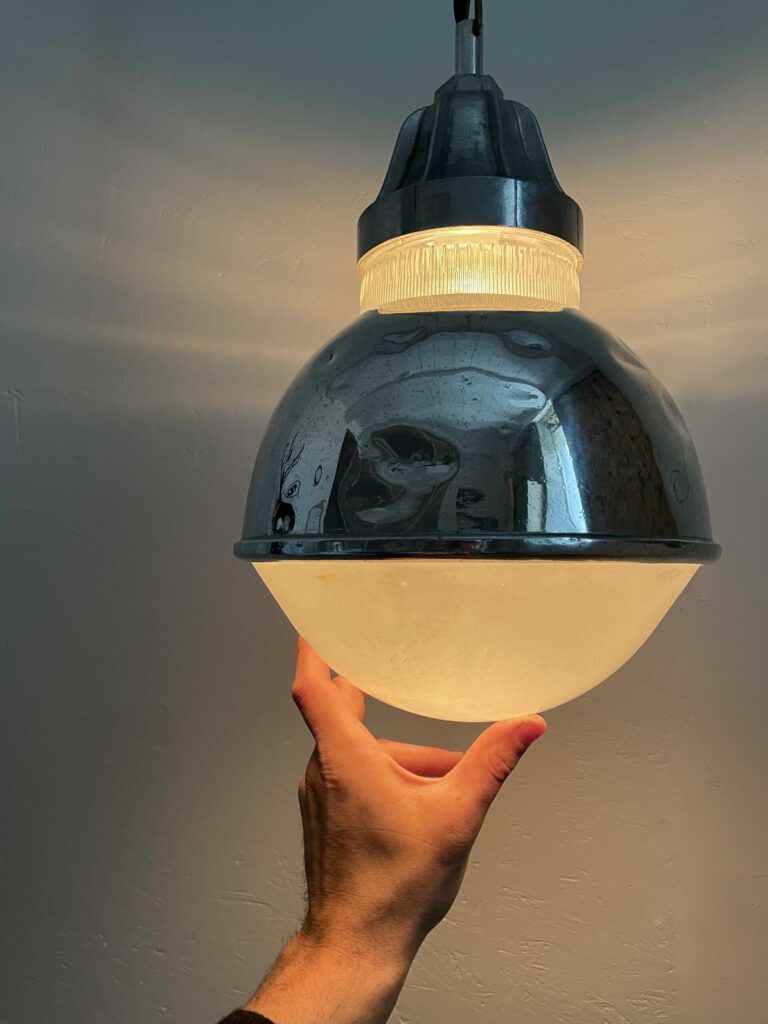 Suspension_Holophane_DE3_arme_1961_maison_liedekerke_LK_11-scaled-1.jpeg