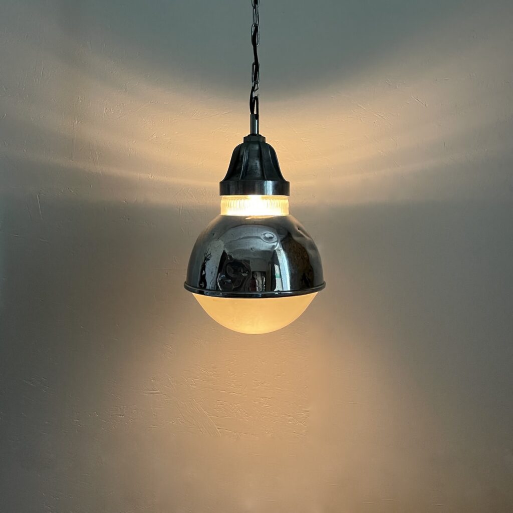 Suspension_Holophane_DE3_arme_1961_maison_liedekerke_LK_2.jpeg