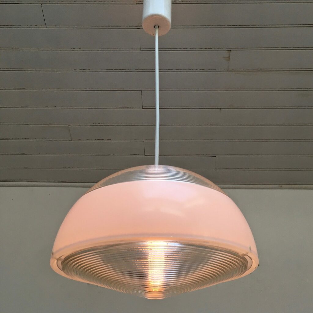 Suspension_Holophane_lentille_Fresnel_70_Maison_Liedekerke_maison-lk_1-scaled-1.jpg