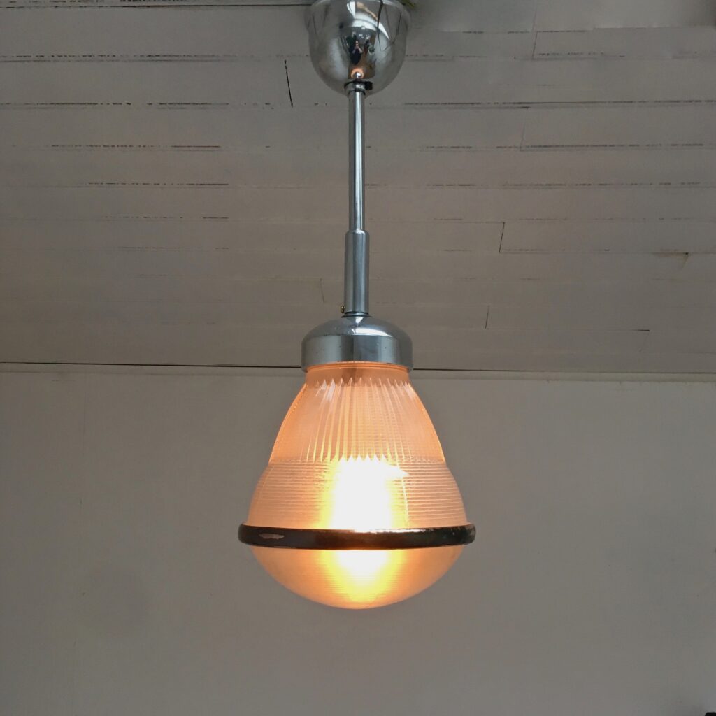 Suspension_Holophane_n°7_circa-1950_Maison-Liedekerke_maison-lk.com-3.jpg