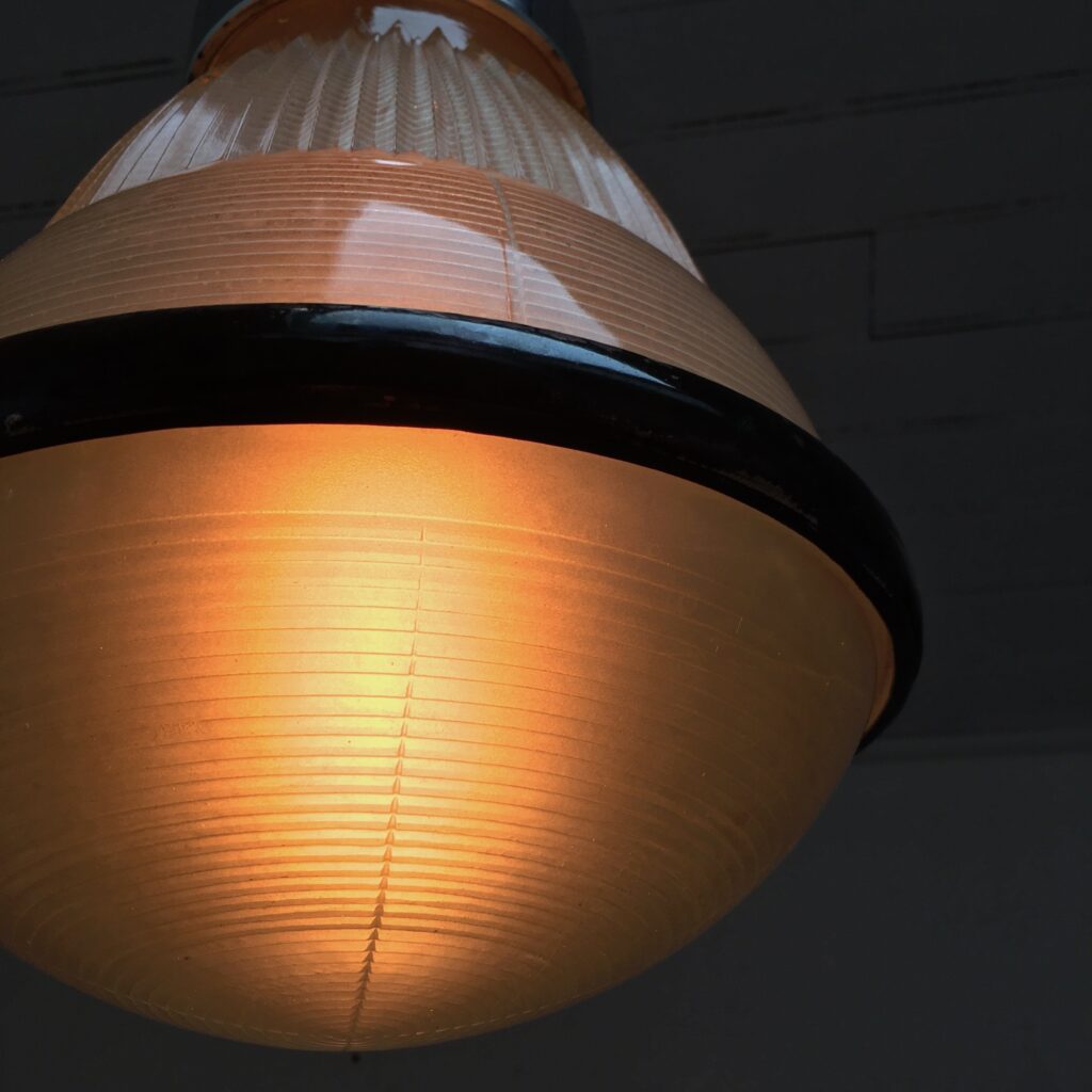 Suspension_Holophane_n°7_circa-1950_Maison-Liedekerke_maison-lk.com-4.jpg