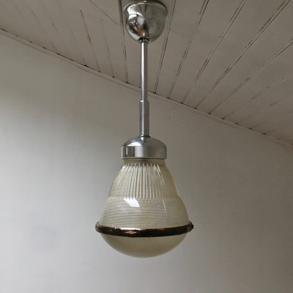 Suspension_Holophane_n°7_circa-1950_Maison-Liedekerke_maison-lk.com-c.jpg