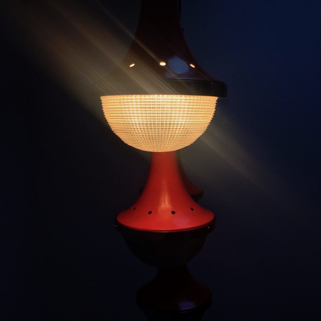 Suspension_Holophane_orange_Maison_Liedekerke_maison-lk-4.jpg