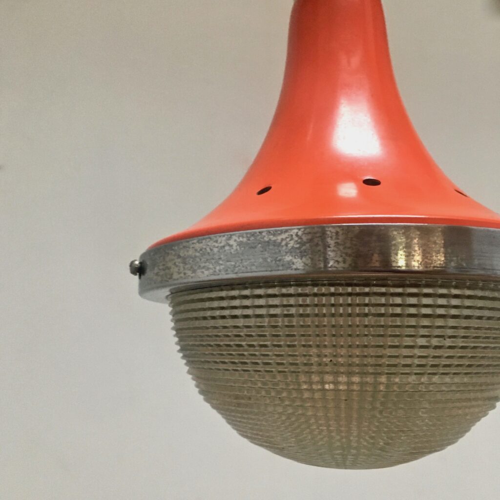 Suspension_Holophane_orange_Maison_Liedekerke_maison-lk-5.jpg