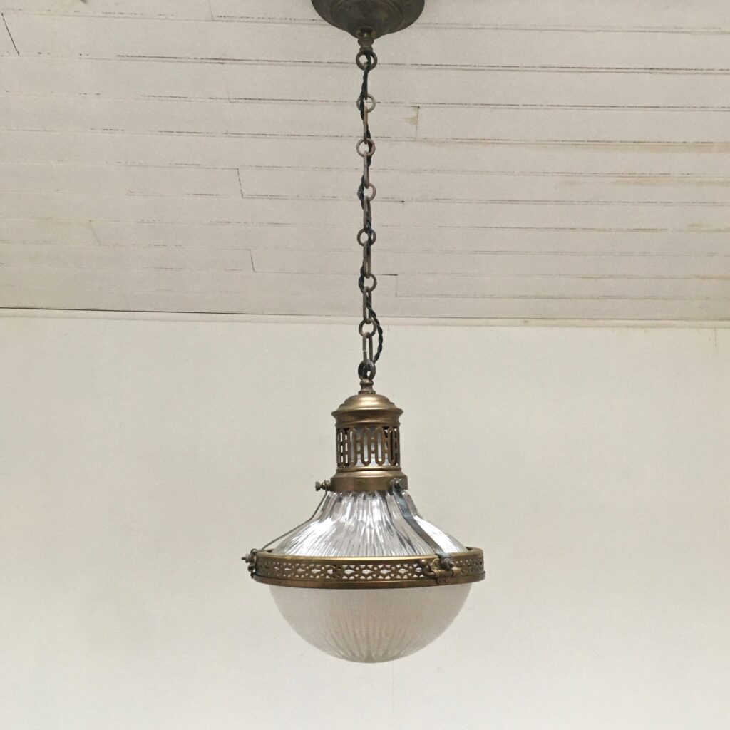 Suspension_Holophane_prismatique_1920_Maison_Liedekerke_maison-lk.com-2.jpg