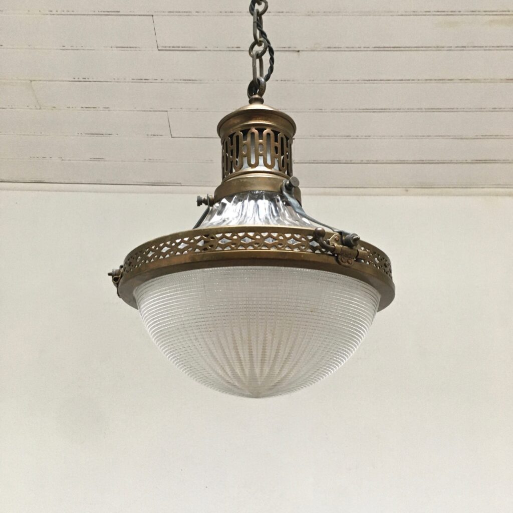 Suspension_Holophane_prismatique_1920_Maison_Liedekerke_maison-lk.com-4.jpg