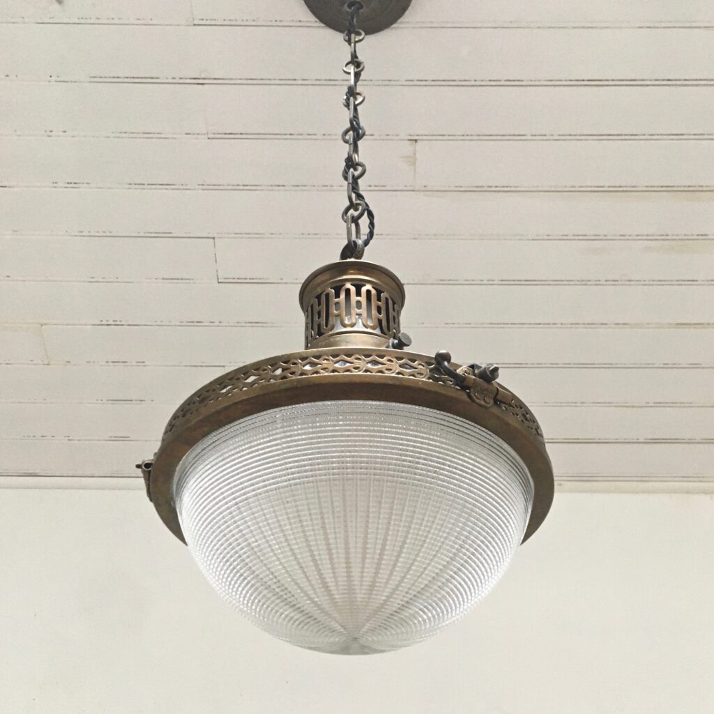 Suspension_Holophane_prismatique_1920_Maison_Liedekerke_maison-lk.com-5.jpg