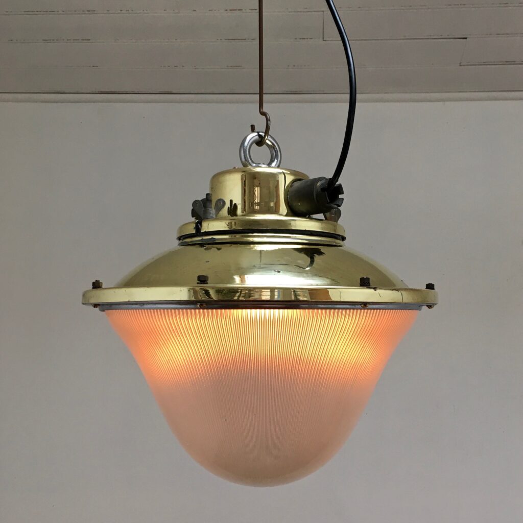 Suspension_Holophane_verre-strielaiton_Maison_LIedekerke_maison-lk-1.jpg