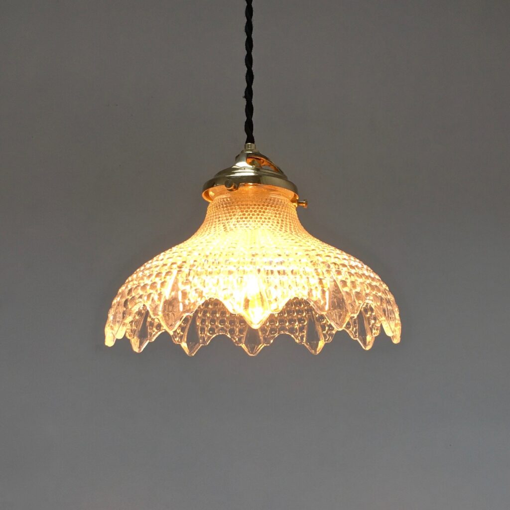 Suspension_Holophane_verrerie_dentelle_Maison-Liedekerke_maison-lk.com-3.jpg