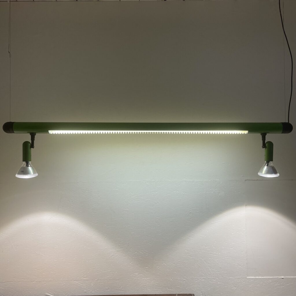 Suspension_Neon_Spots_orientable_Lita_France_vert_Aluminium_Ailettes_Maison_liedekerke_LK_2.jpeg