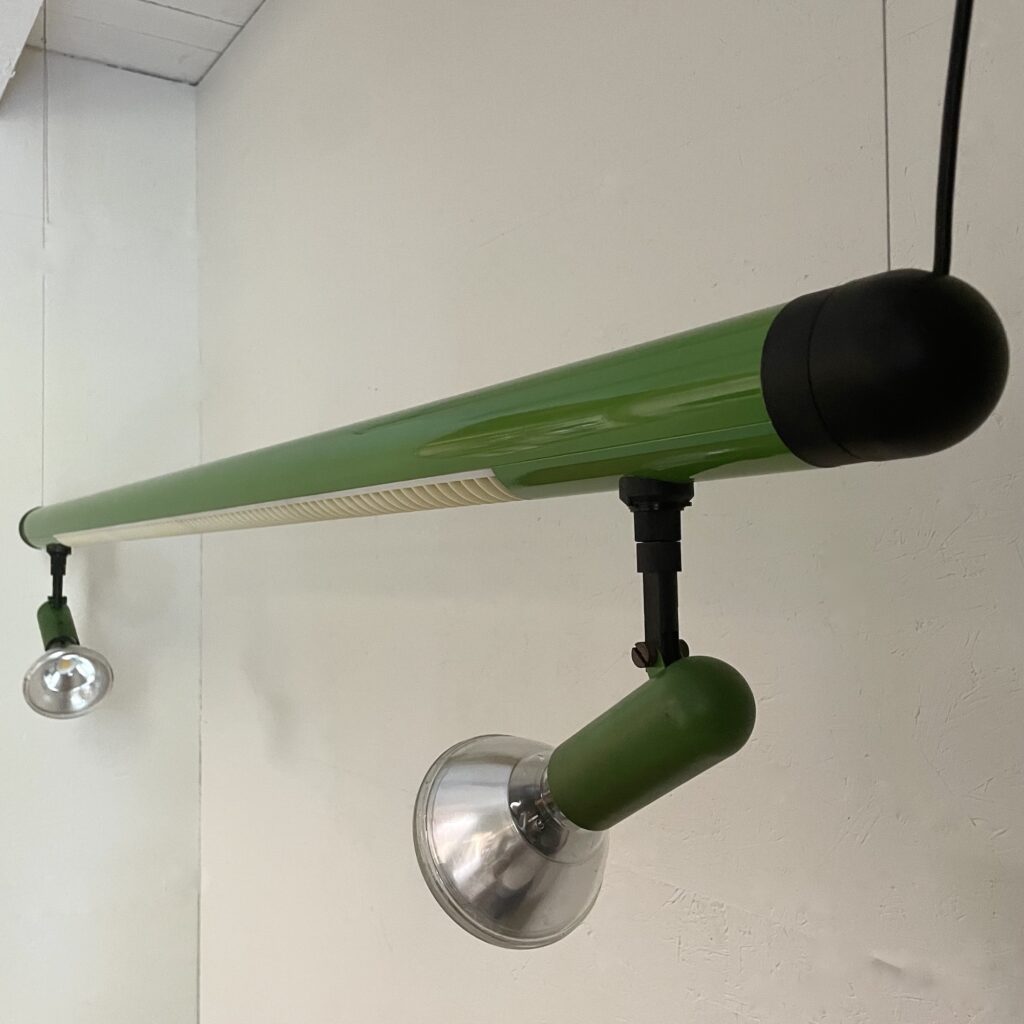 Suspension_Neon_Spots_orientable_Lita_France_vert_Aluminium_Ailettes_Maison_liedekerke_LK_5.jpeg