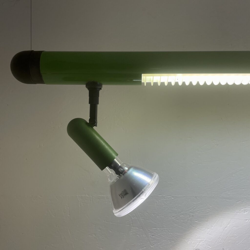 Suspension_Neon_Spots_orientable_Lita_France_vert_Aluminium_Ailettes_Maison_liedekerke_LK_9.jpeg