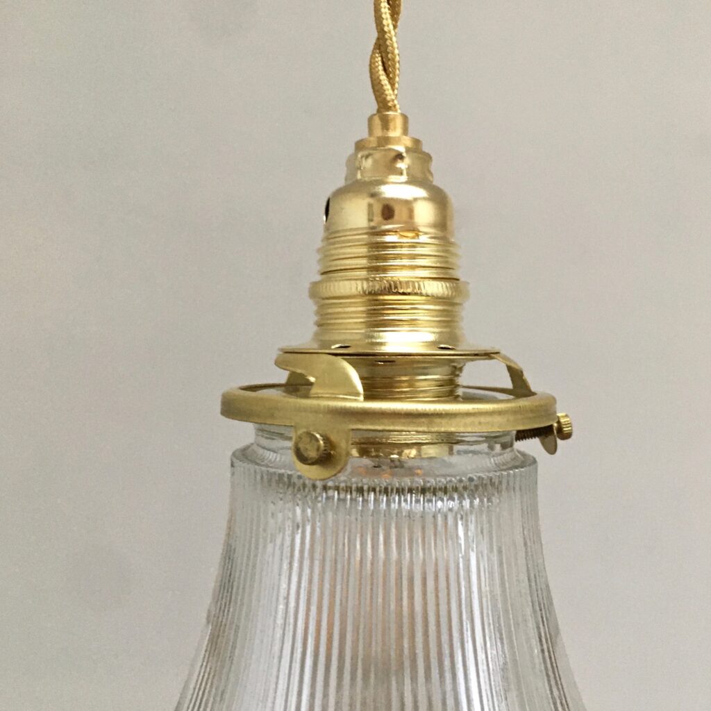 Suspension_Verrerie_Holophane_cloche_Maison_Liedekerke_maison-lk.com-2.jpg