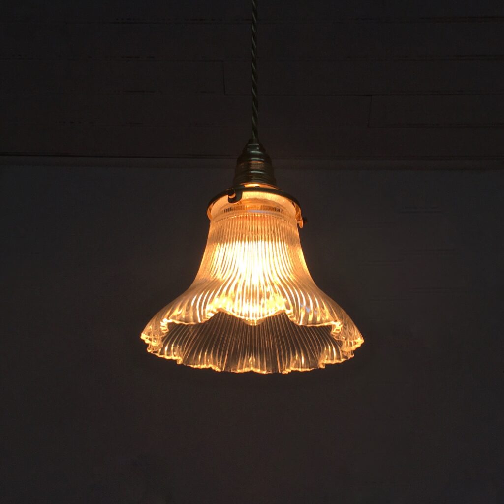 Suspension_Verrerie_Holophane_clochette-2_Maison_Liedekerke_maison-lk.com-3.jpg