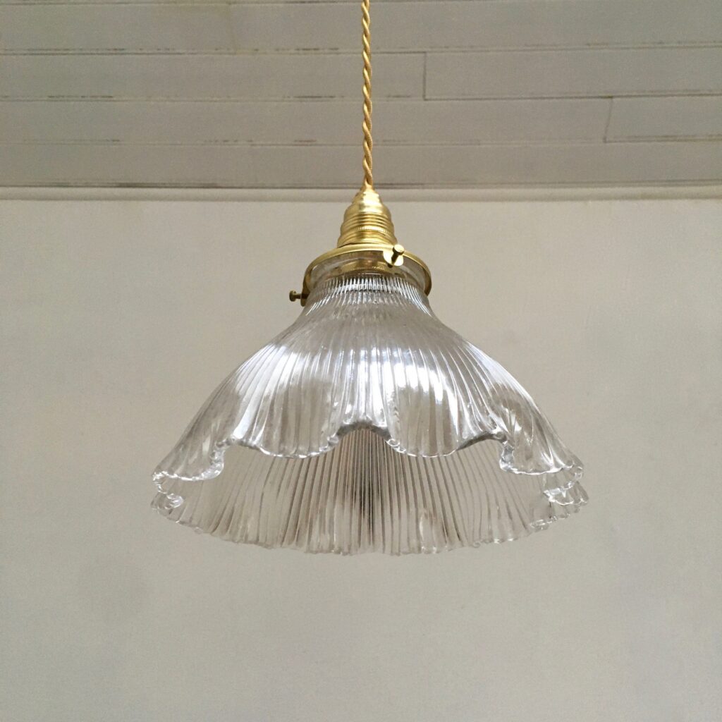 Suspension_Verrerie_Holophane_muguet_Maison_Liedekerke_maison-lk.com-2.jpg