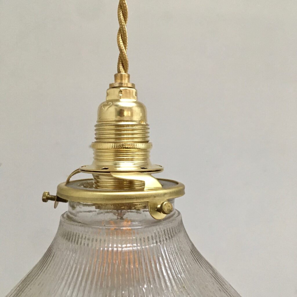 Suspension_Verrerie_Holophane_muguet_Maison_Liedekerke_maison-lk.com-3.jpg