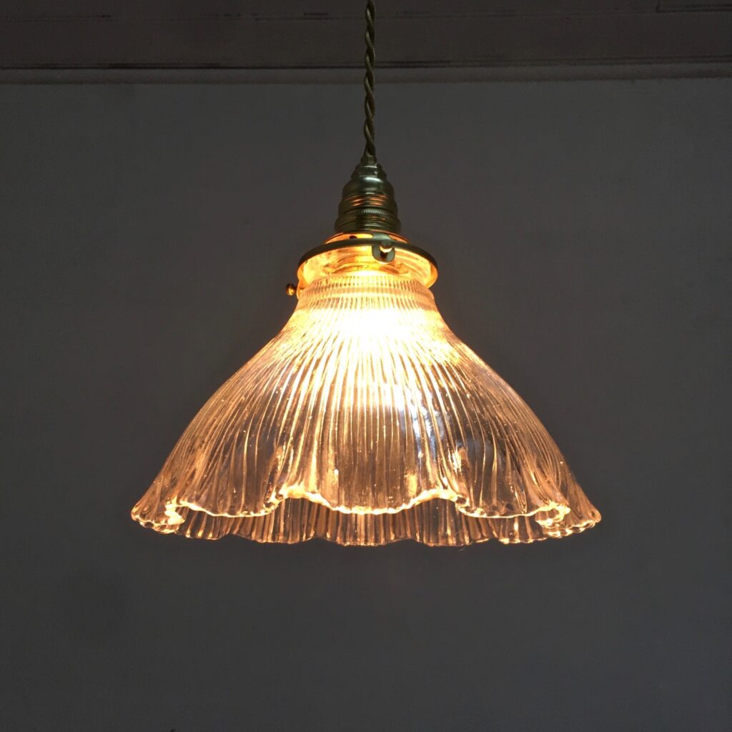 Suspension_Verrerie_Holophane_muguet_Maison_Liedekerke_maison-lk.com-4.jpg