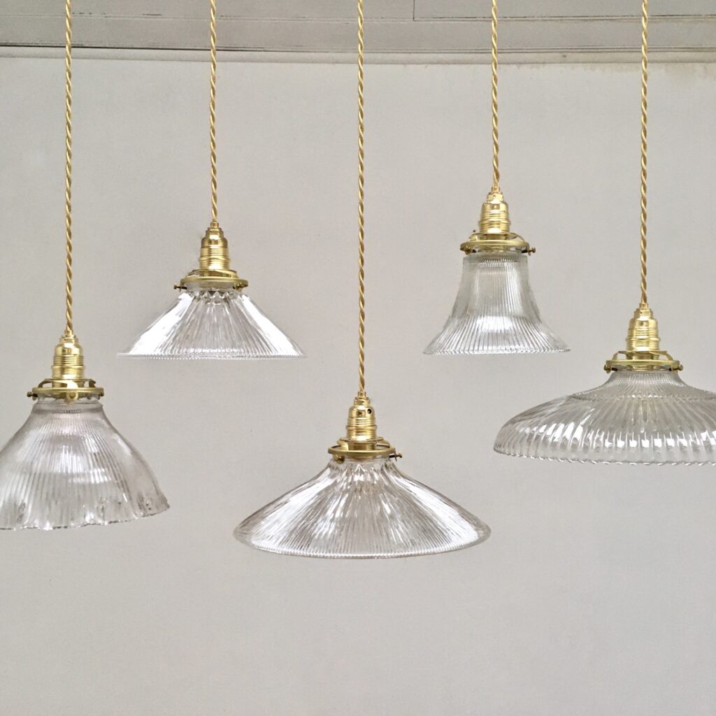 Suspension_Verrerie_Holophane_verrerie_Maison_Liedekerke_maison-lk.com-groupe.jpg