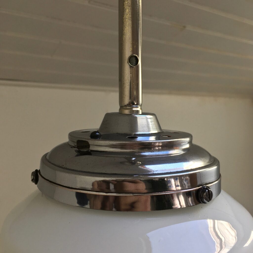 Suspension_boule_opaline_guimauve_1960_Maison_Liedekerke_maison-lk.com-10.jpg