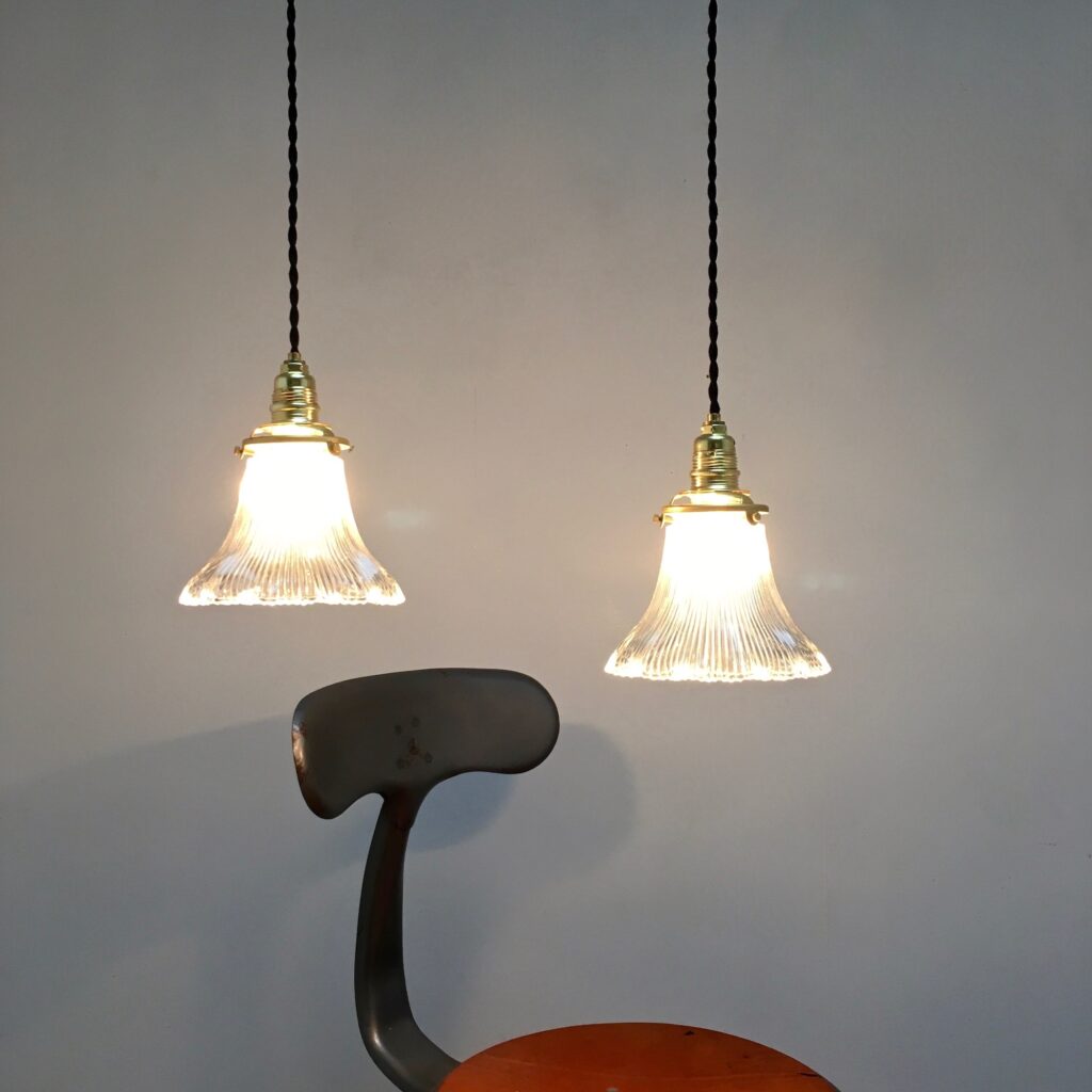 Suspension_clochette_Holophane_Maison_Liedekerke_maison-lk-2.jpeg
