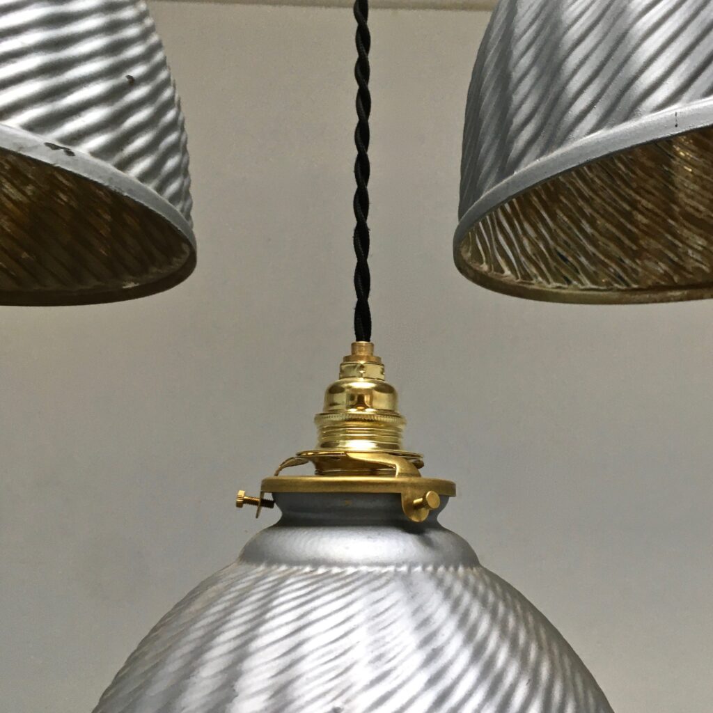 Suspension_eglomisee_czech_1940_Maison-Liedekerke_maison-lk.com-1.jpg