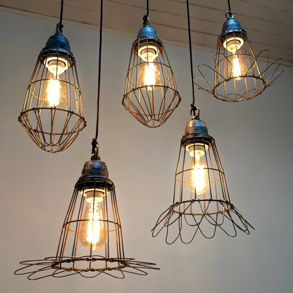 Suspension_grillage_Maison_Liedekerke_maison-lk.com_1.jpeg